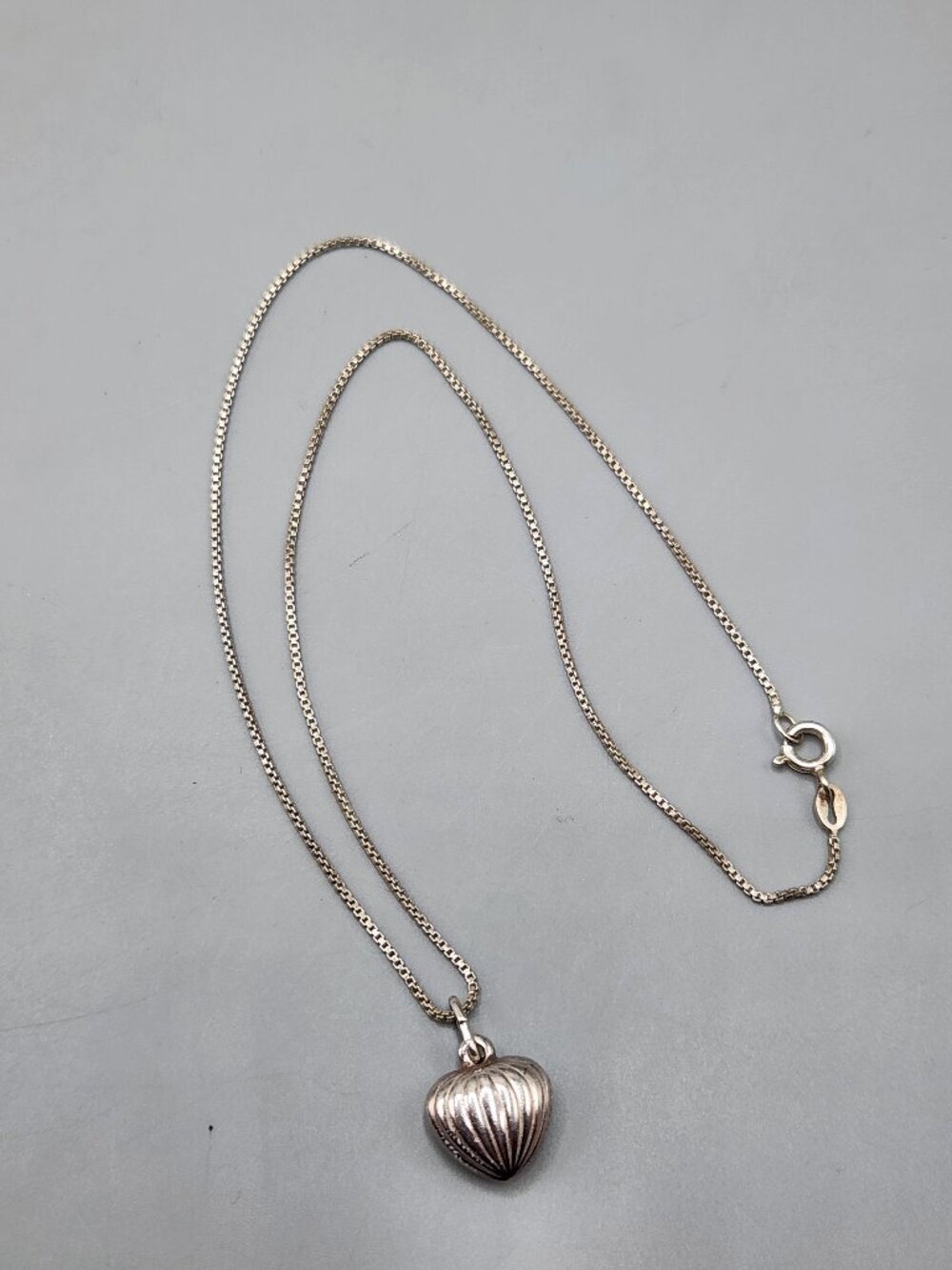 925 Sterling Silver Ribbed Heart Pendant Box Chain Necklace 16" 4.2g Italy